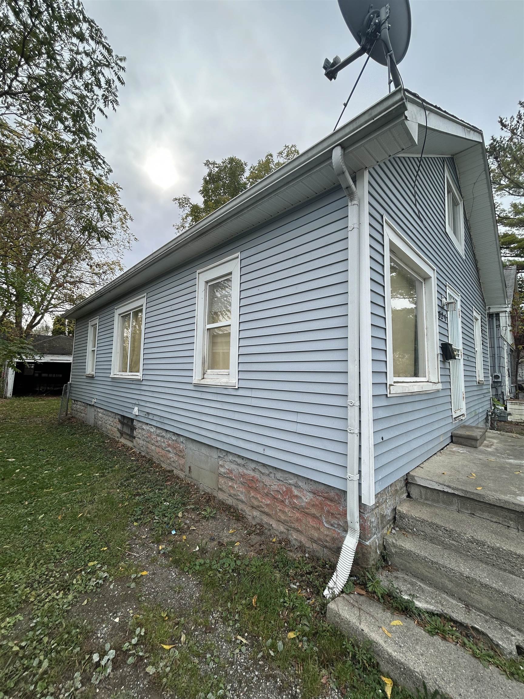 825 Vermilya Avenue