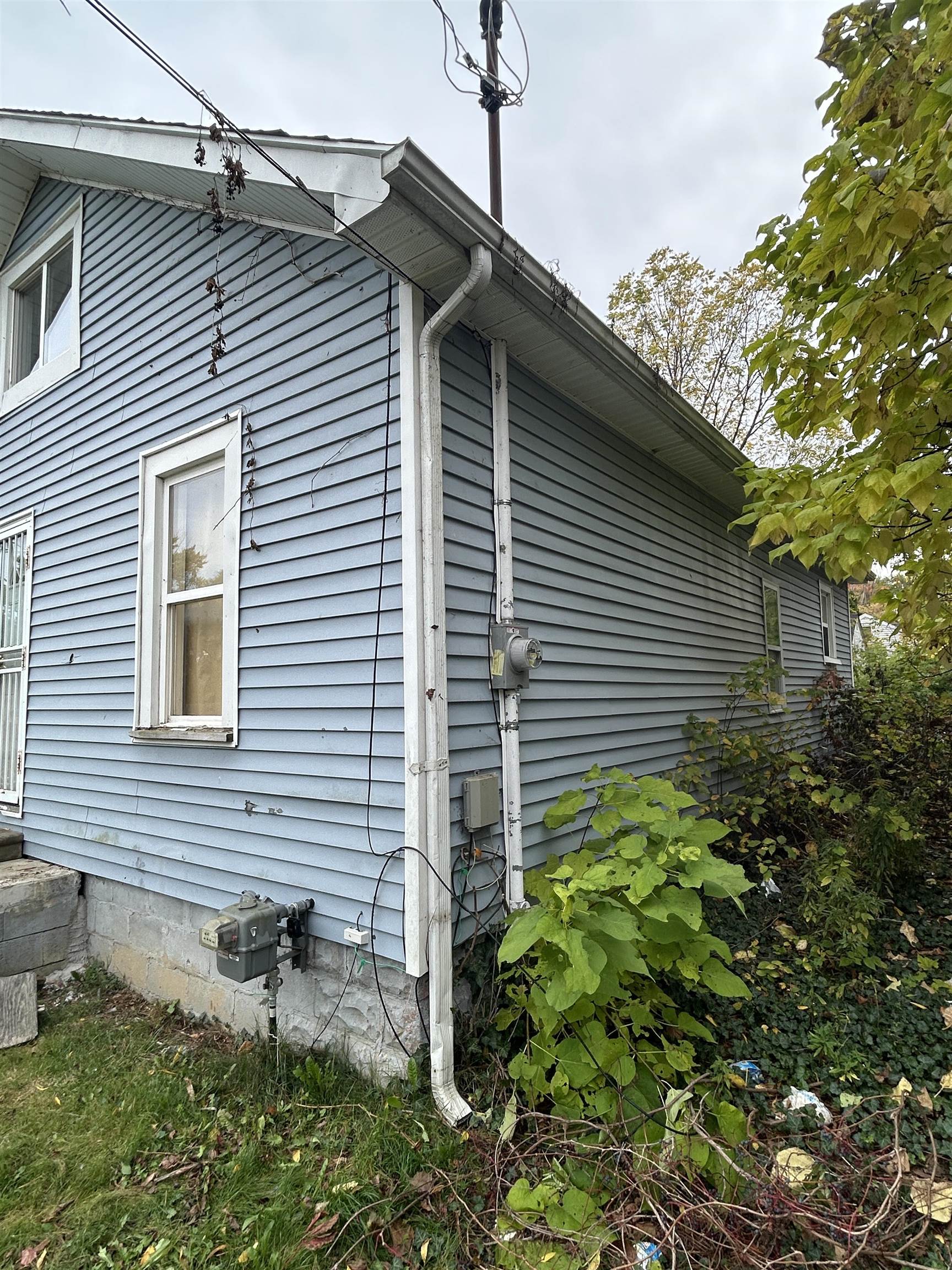 825 Vermilya Avenue