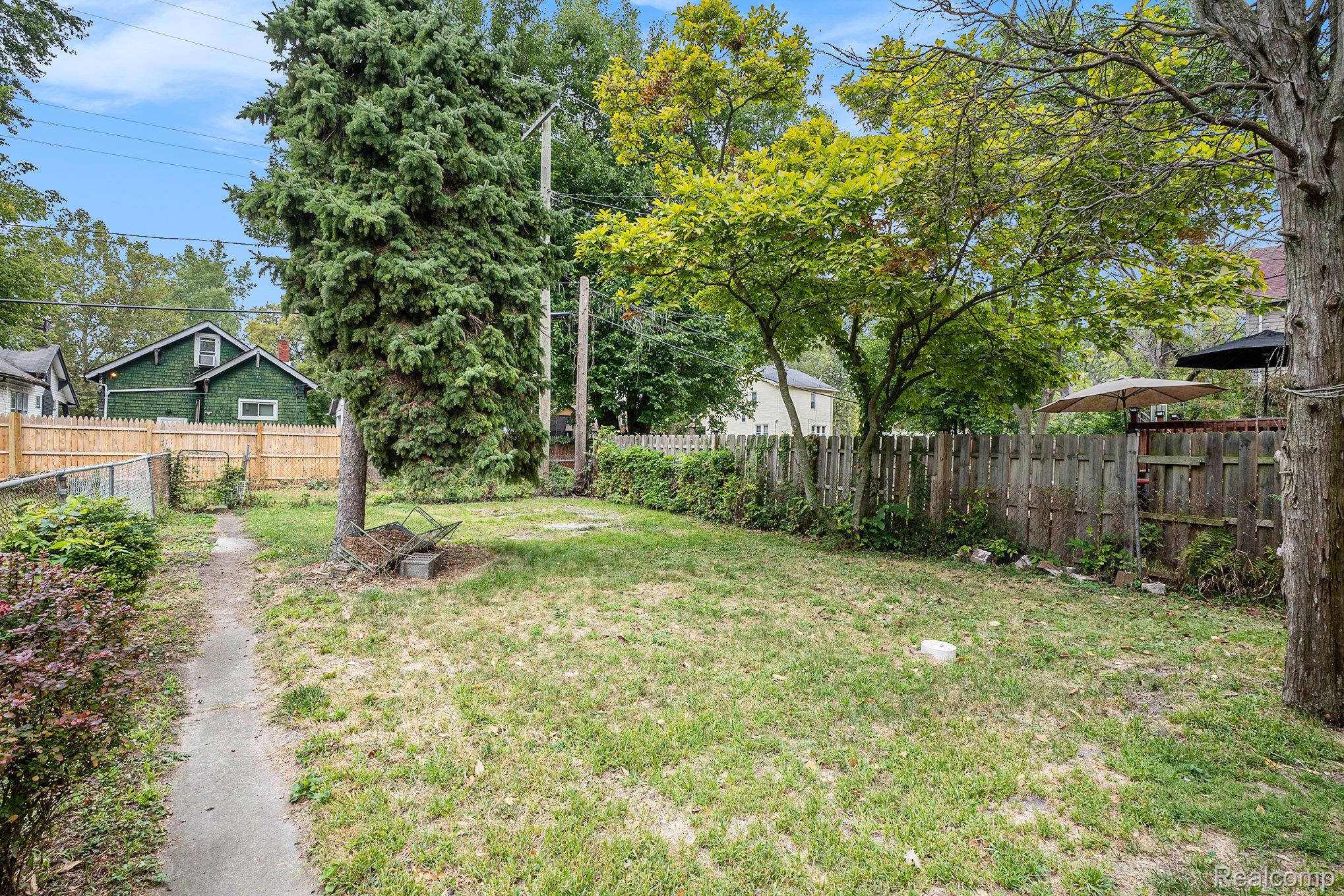 Detroit City, Michigan 48215, United States, 3 Bedrooms Bedrooms, ,1 BathroomBathrooms,Residential,Active,222397