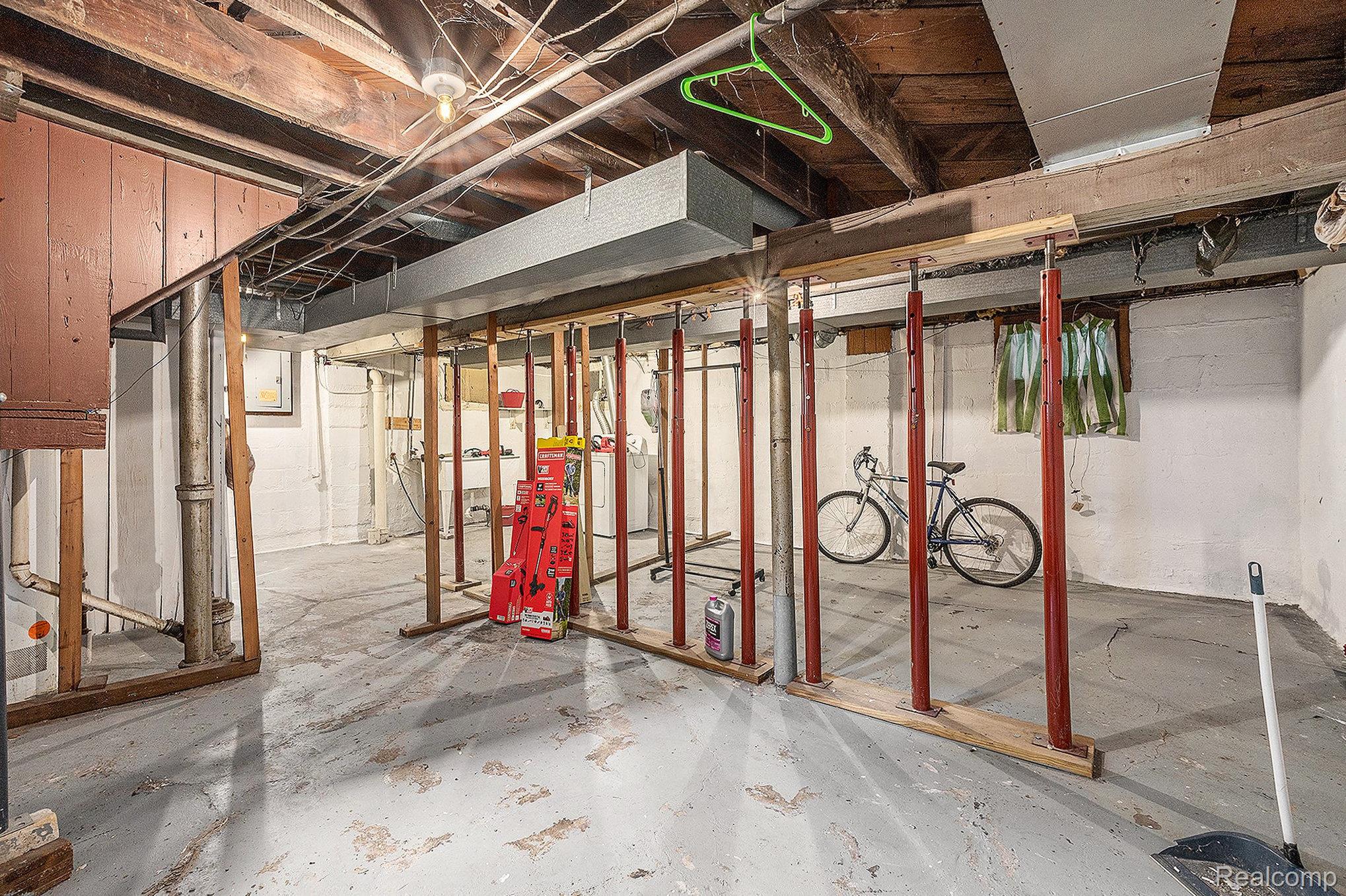 Detroit City, Michigan 48215, United States, 3 Bedrooms Bedrooms, ,1 BathroomBathrooms,Residential,Active,222397