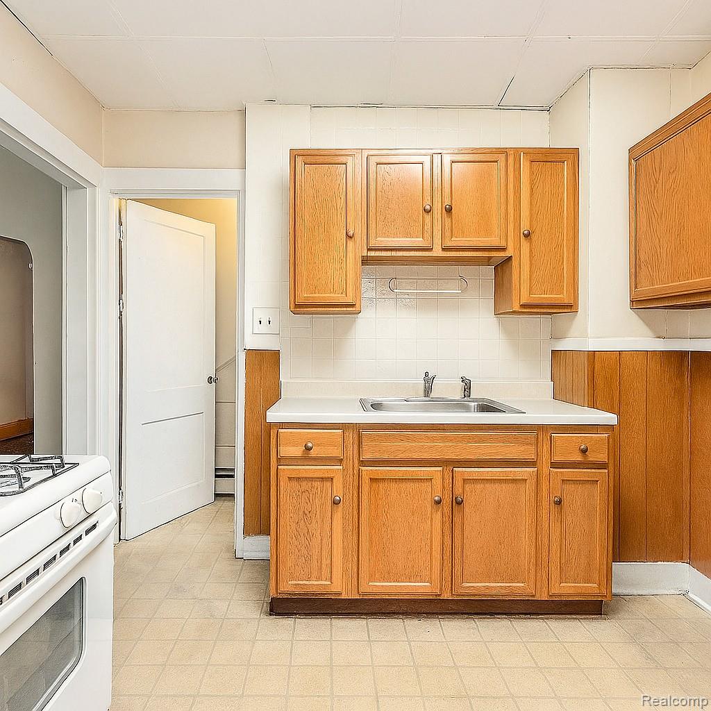 Detroit City, Michigan 48215, United States, 3 Bedrooms Bedrooms, ,1 BathroomBathrooms,Residential,Active,222397