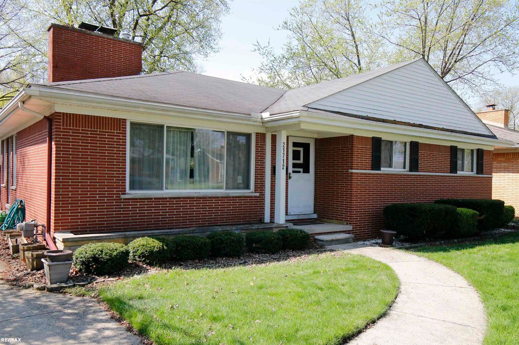 Photo of 21712 Yale Street, St Clair Shores City, MI 48081 (MLS # 58050205150)