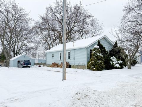 3433 Camden Avenue Burton City MI 48529