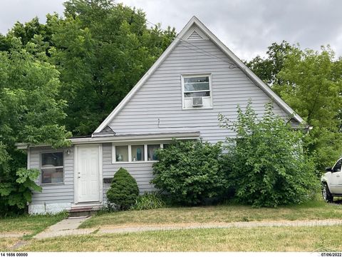 2015 N CHARLES Street Saginaw City MI 48602