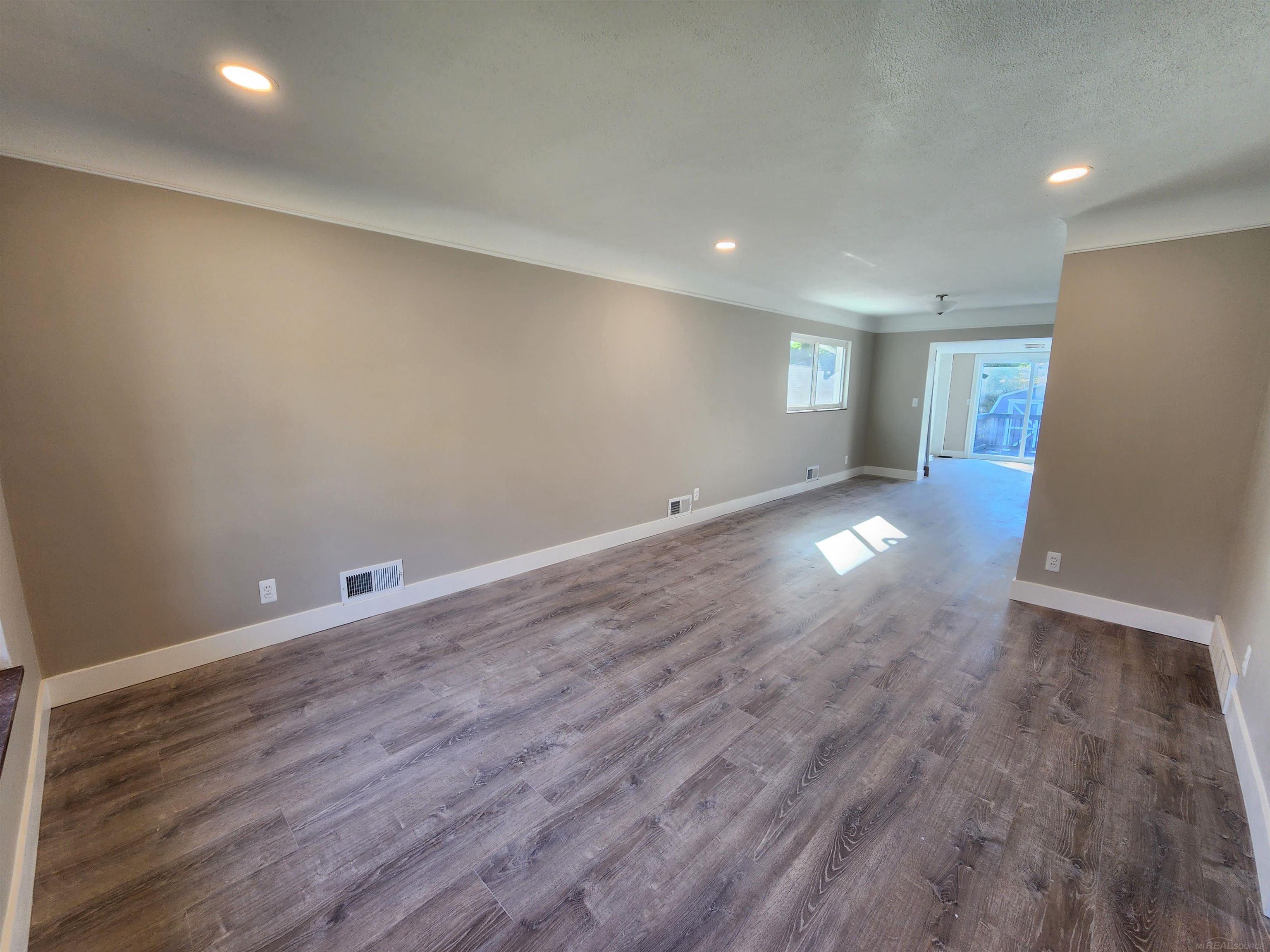 15121 Oak Park Boulevard