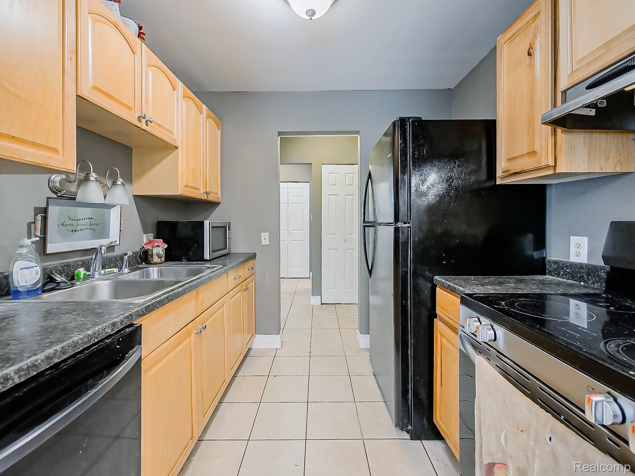 635 E Fox Hills Drive