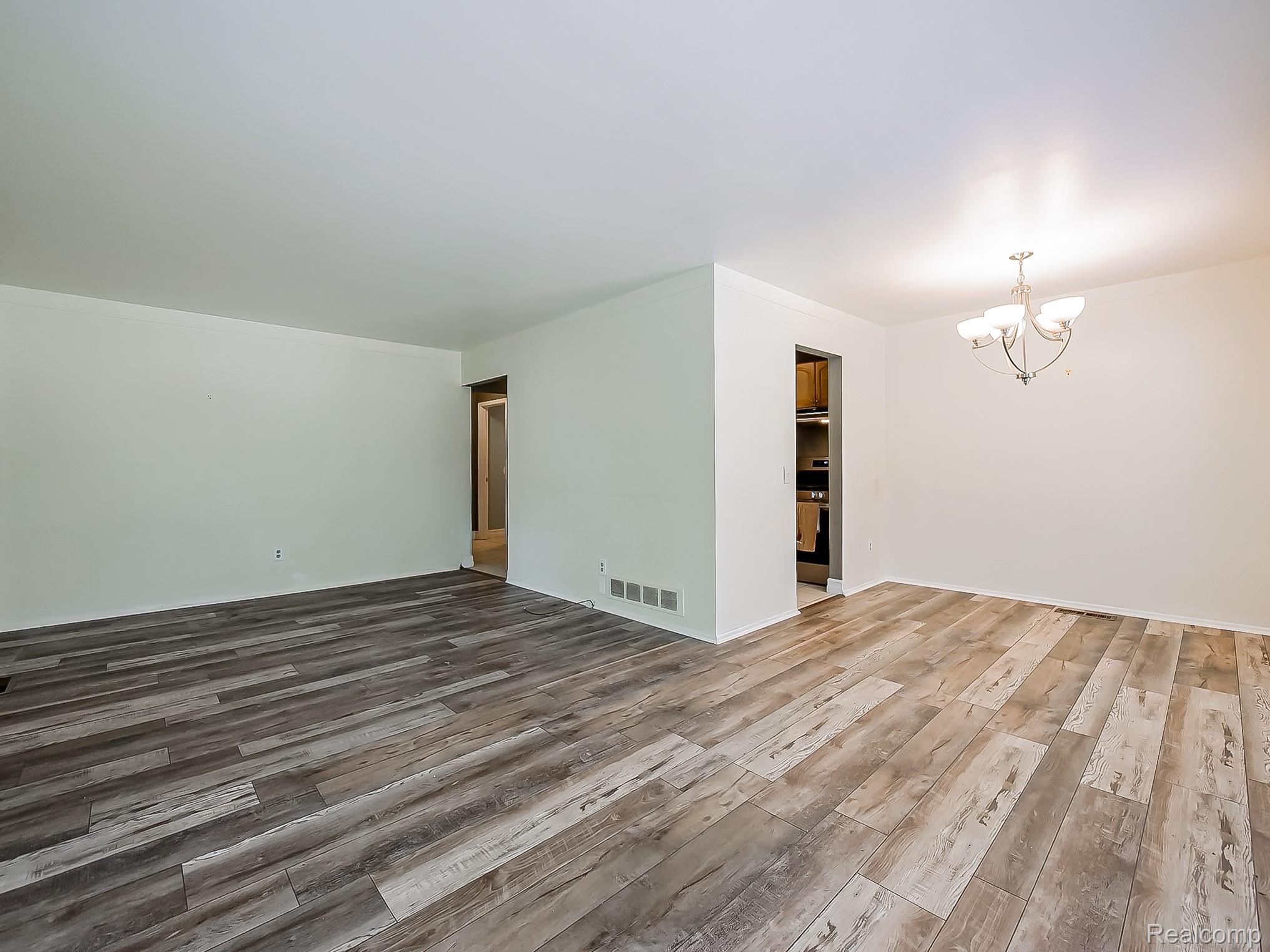 635 E Fox Hills Drive