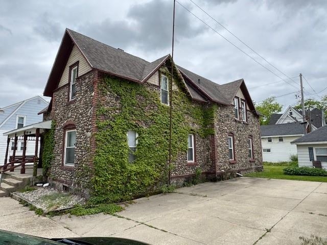 1020 S Lansing