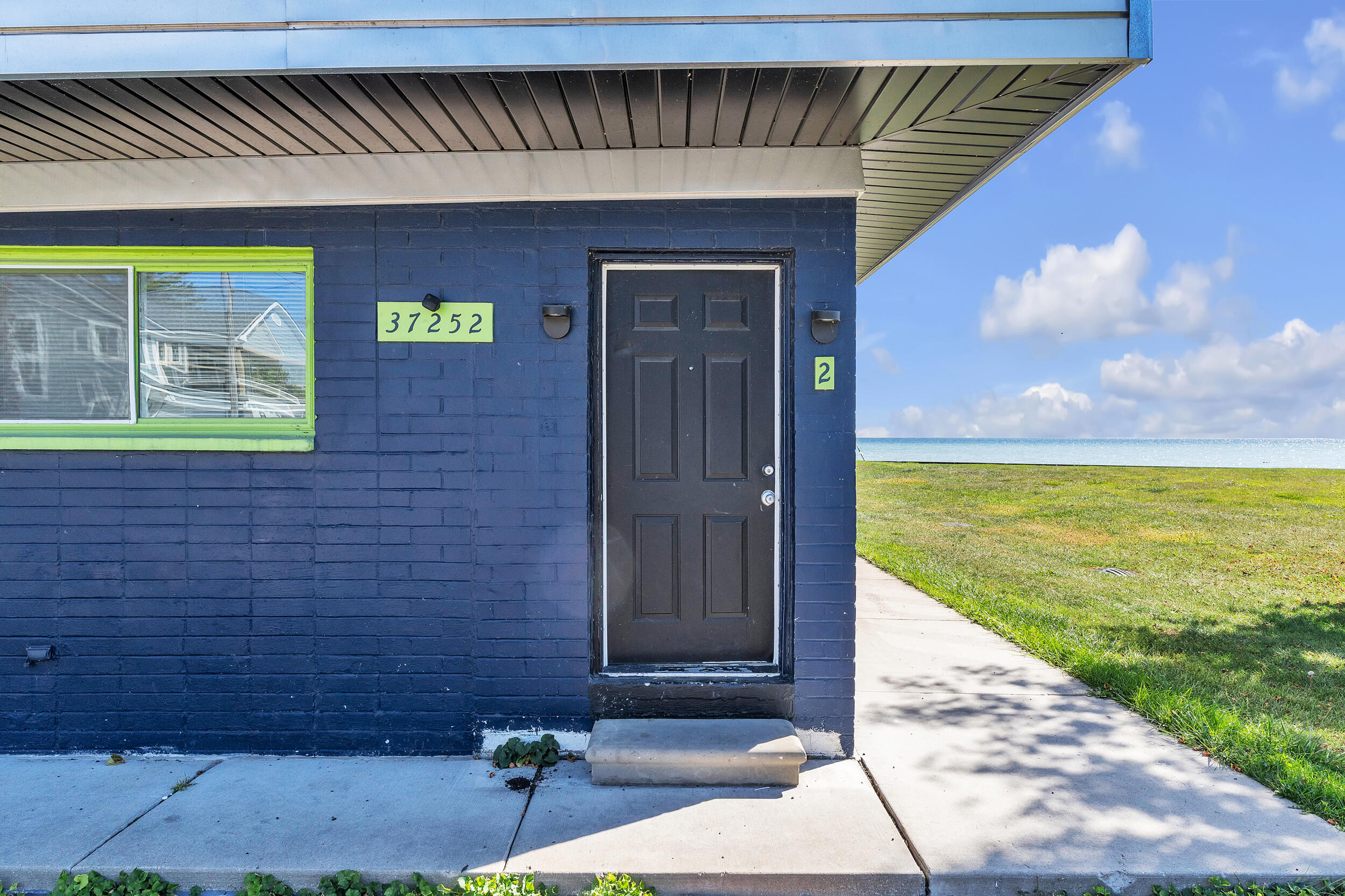 37252 Jefferson Avenue