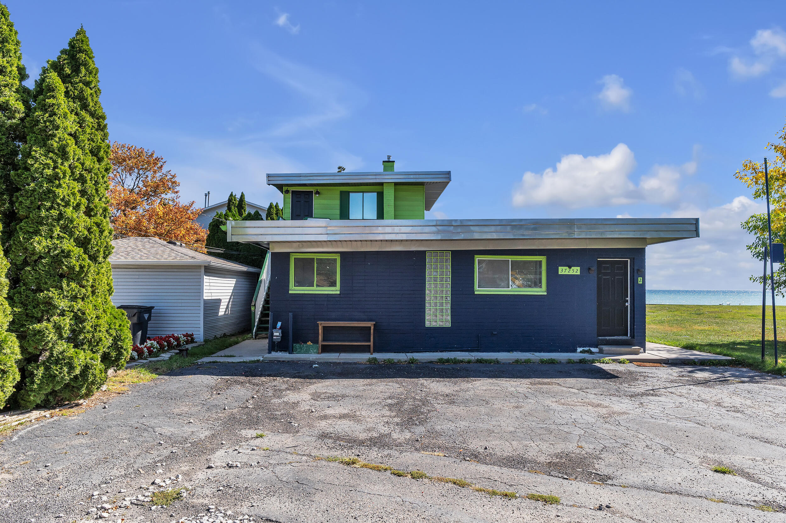 37252 Jefferson Avenue