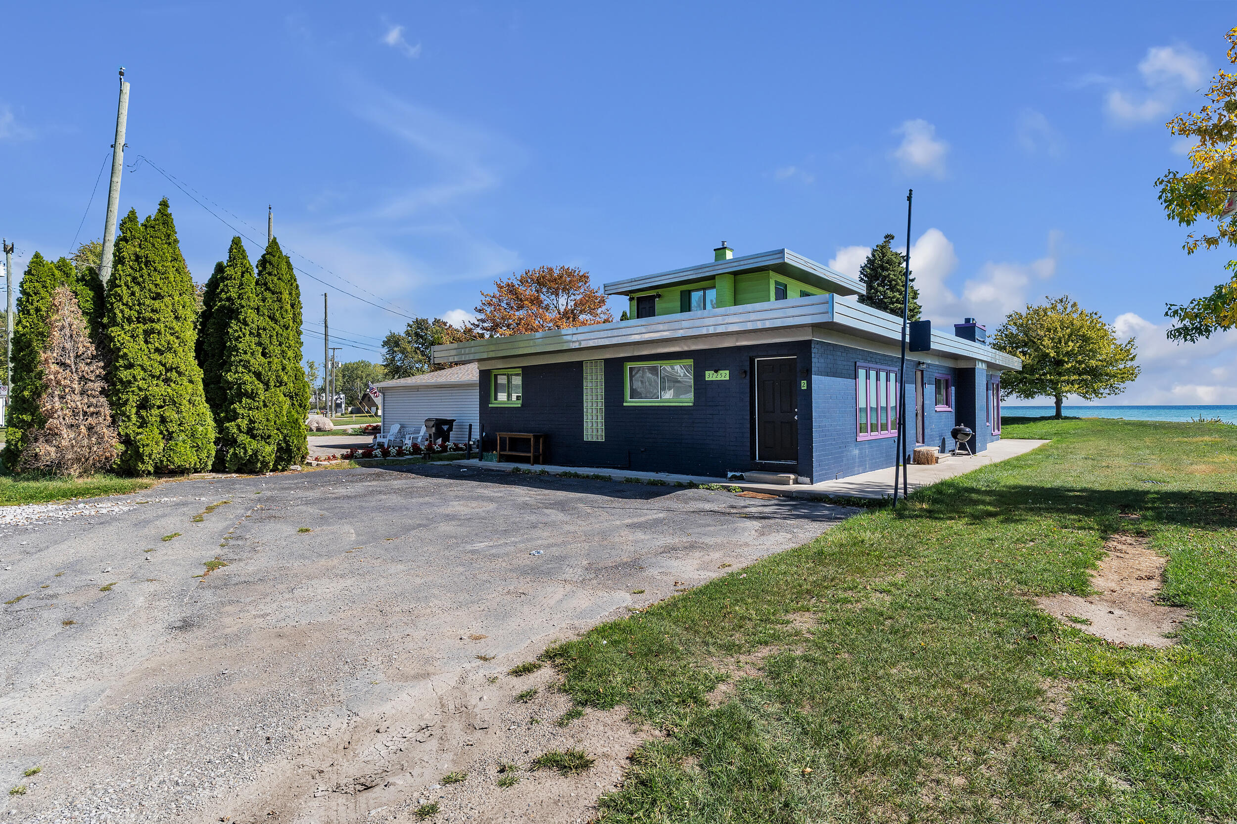 37252 Jefferson Avenue