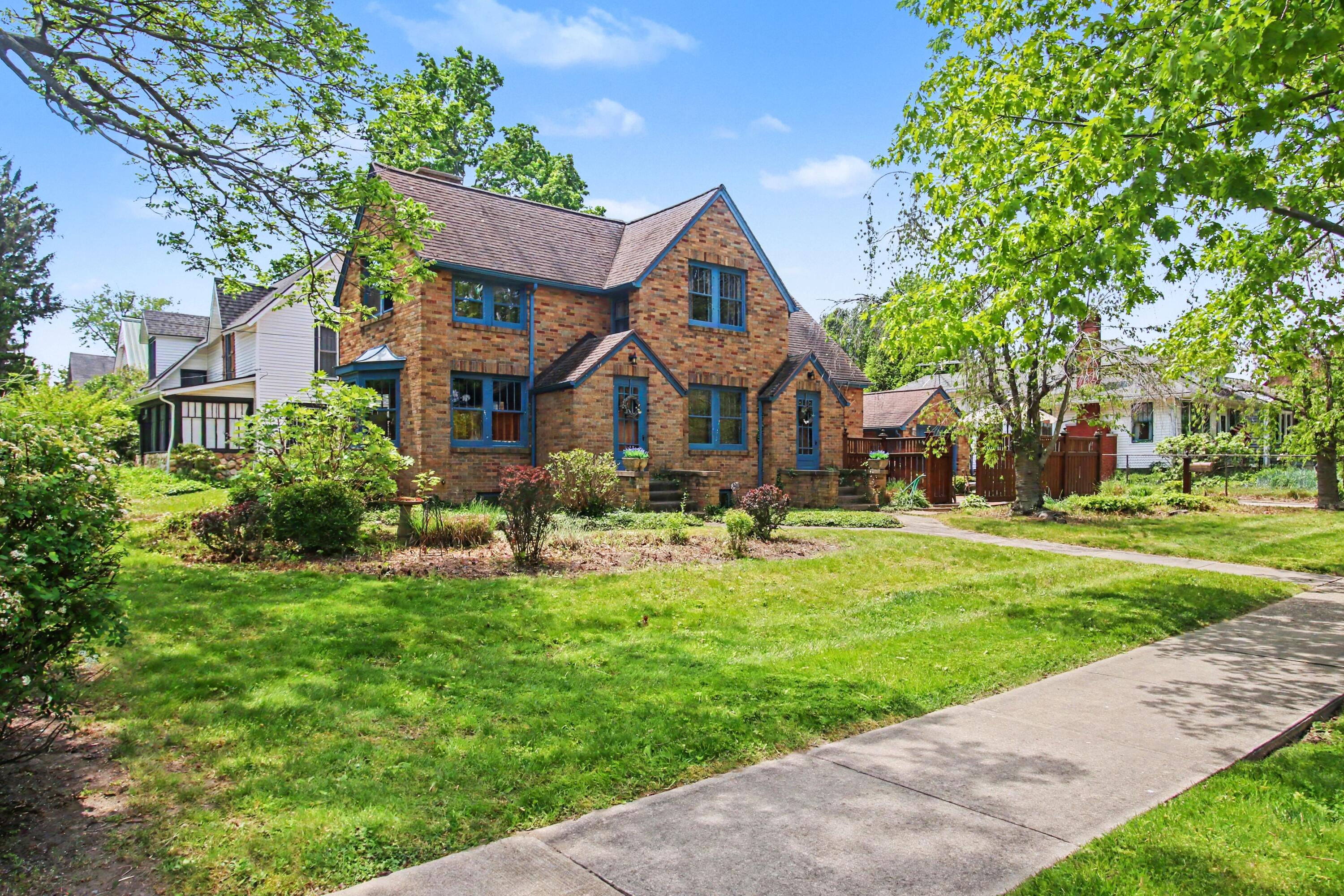 334 Van Buren Street