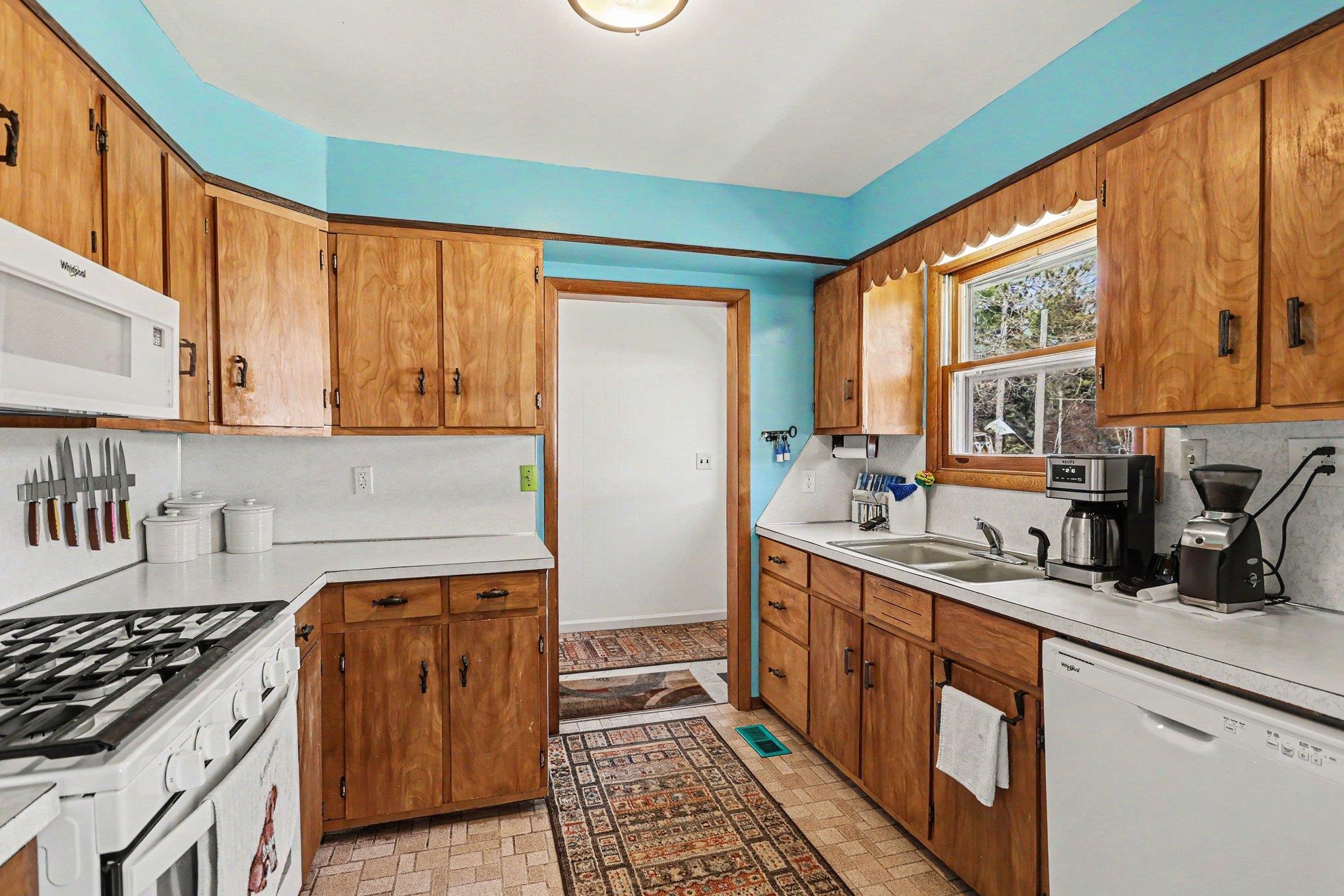 6025 Cedar Lake Road