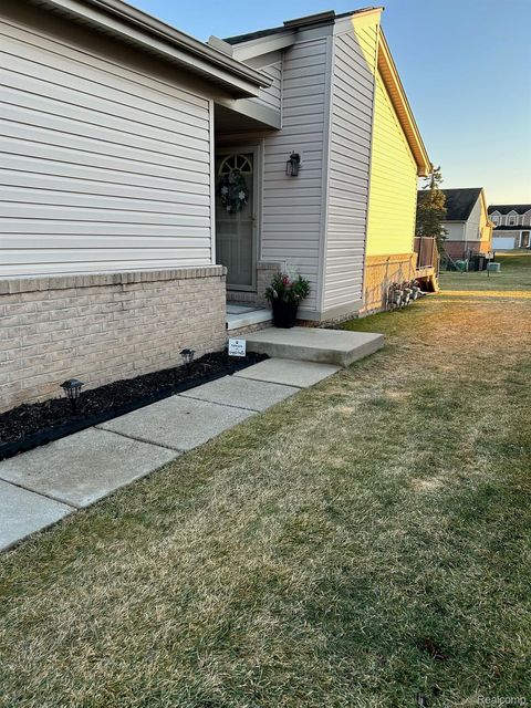 29280 Red Maple Drive 105 Chesterfield Township MI 48051