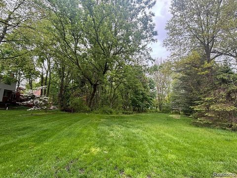 5961 woodmire Shelby Charter Township MI 48316