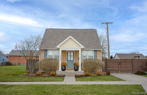 17921 Oakdale Street Roseville City MI 48066