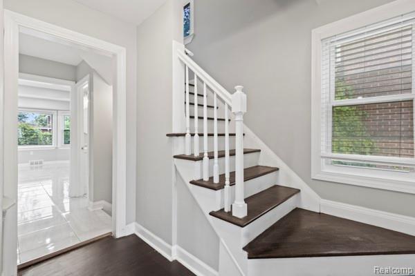 18903 Pinehurst Street