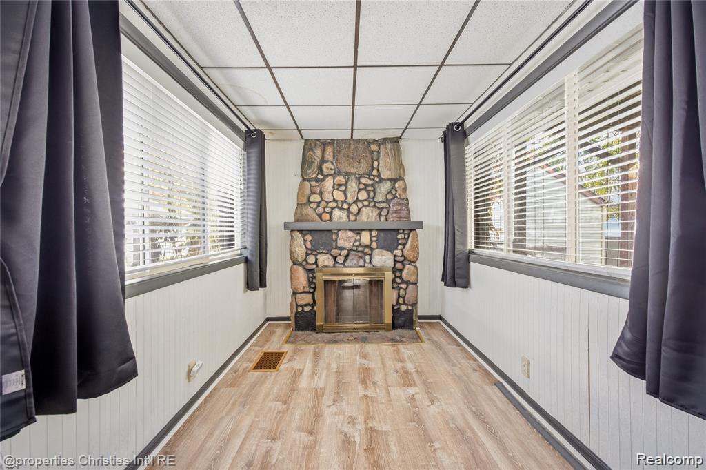 214 Woodsboro Drive 1