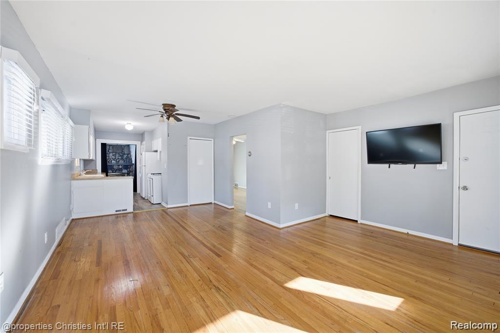 214 Woodsboro Drive 1