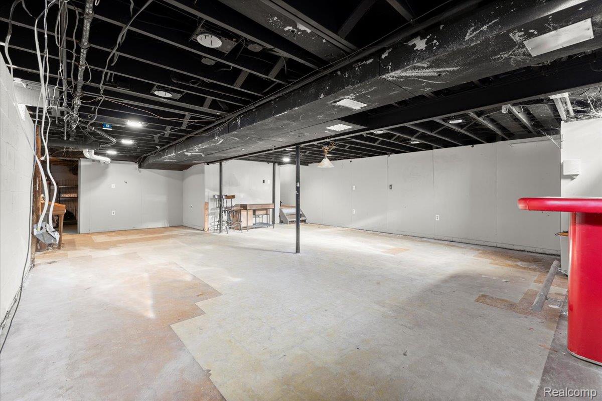 Utica, Michigan 48316, United States, 5 Bedrooms Bedrooms, ,3 BathroomsBathrooms,Residential,Active,254303