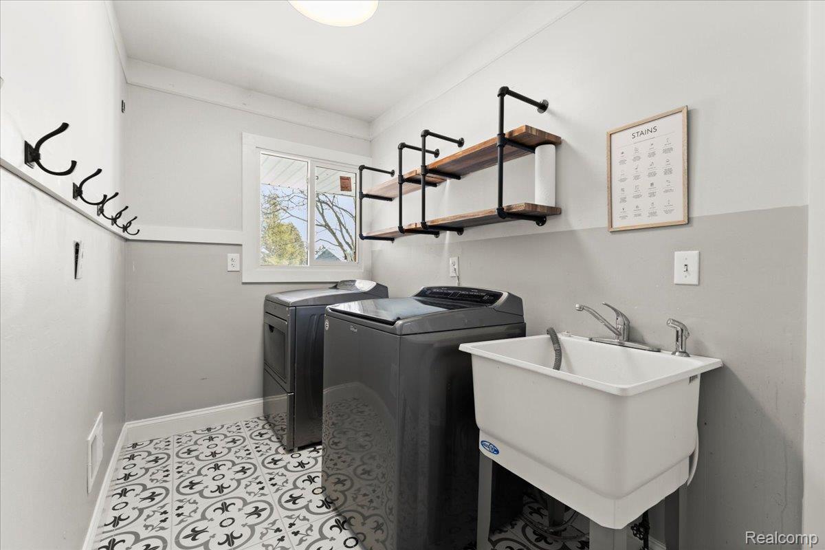 Utica, Michigan 48316, United States, 5 Bedrooms Bedrooms, ,3 BathroomsBathrooms,Residential,Active,254303