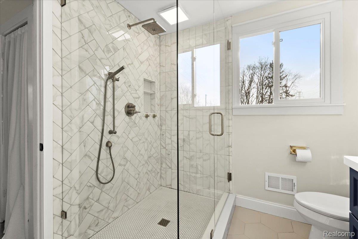 Utica, Michigan 48316, United States, 5 Bedrooms Bedrooms, ,3 BathroomsBathrooms,Residential,Active,254303