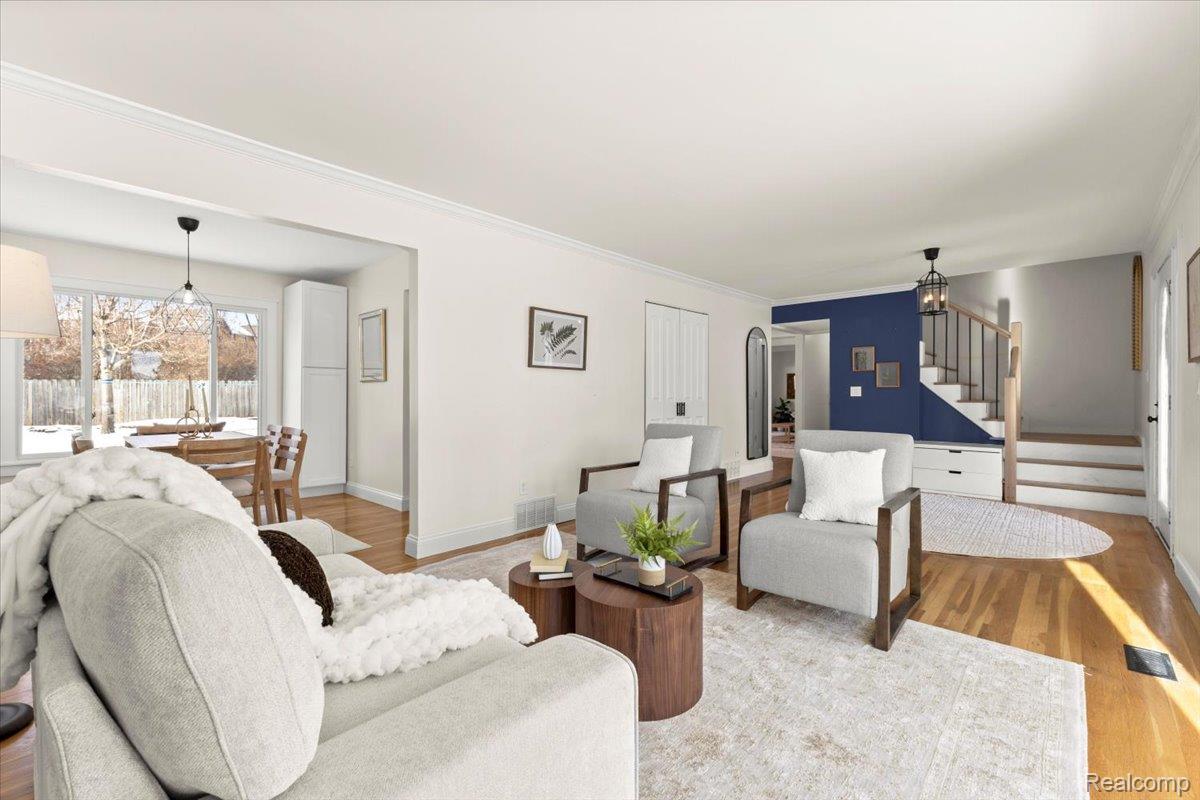 Utica, Michigan 48316, United States, 5 Bedrooms Bedrooms, ,3 BathroomsBathrooms,Residential,Active,254303