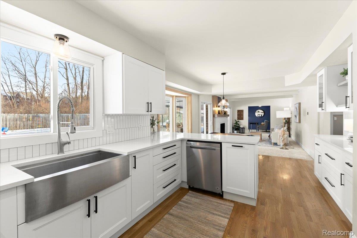 Utica, Michigan 48316, United States, 5 Bedrooms Bedrooms, ,3 BathroomsBathrooms,Residential,Active,254303