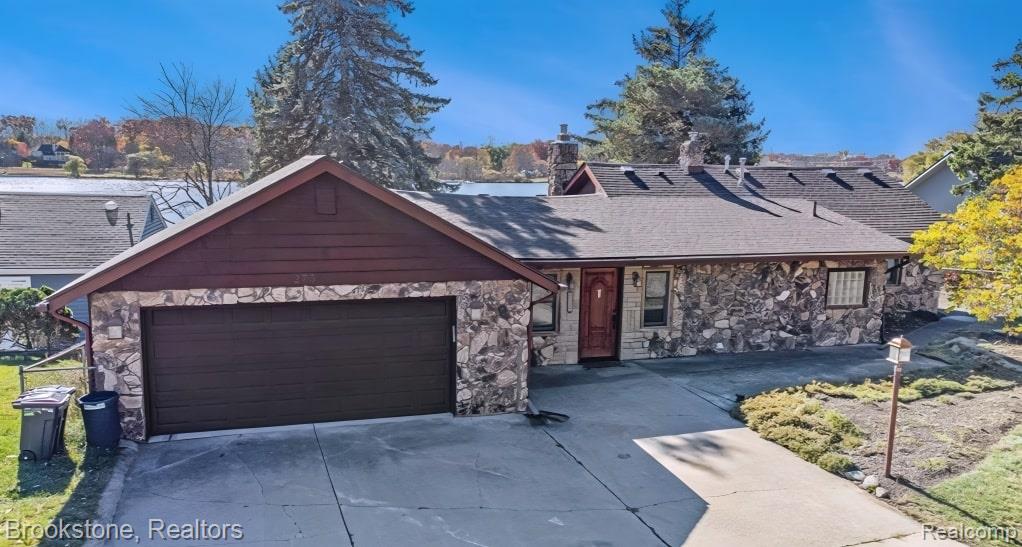 2739 Lakeridge