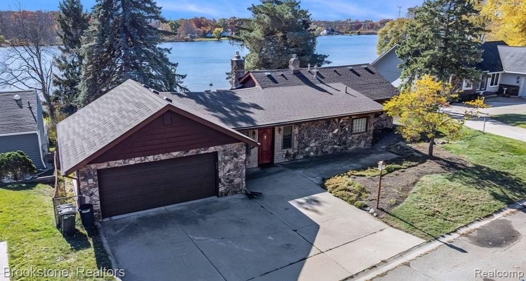 2739 Lakeridge
