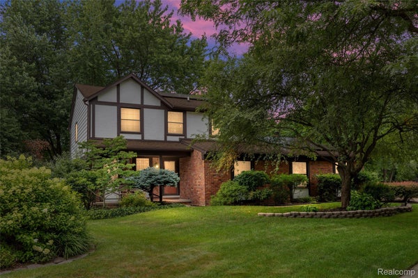2937 WATERLOO DR, TROY, MI 48084 - Image 5464d5bc86243a7cc7c7618c8d4634b6/2762946493