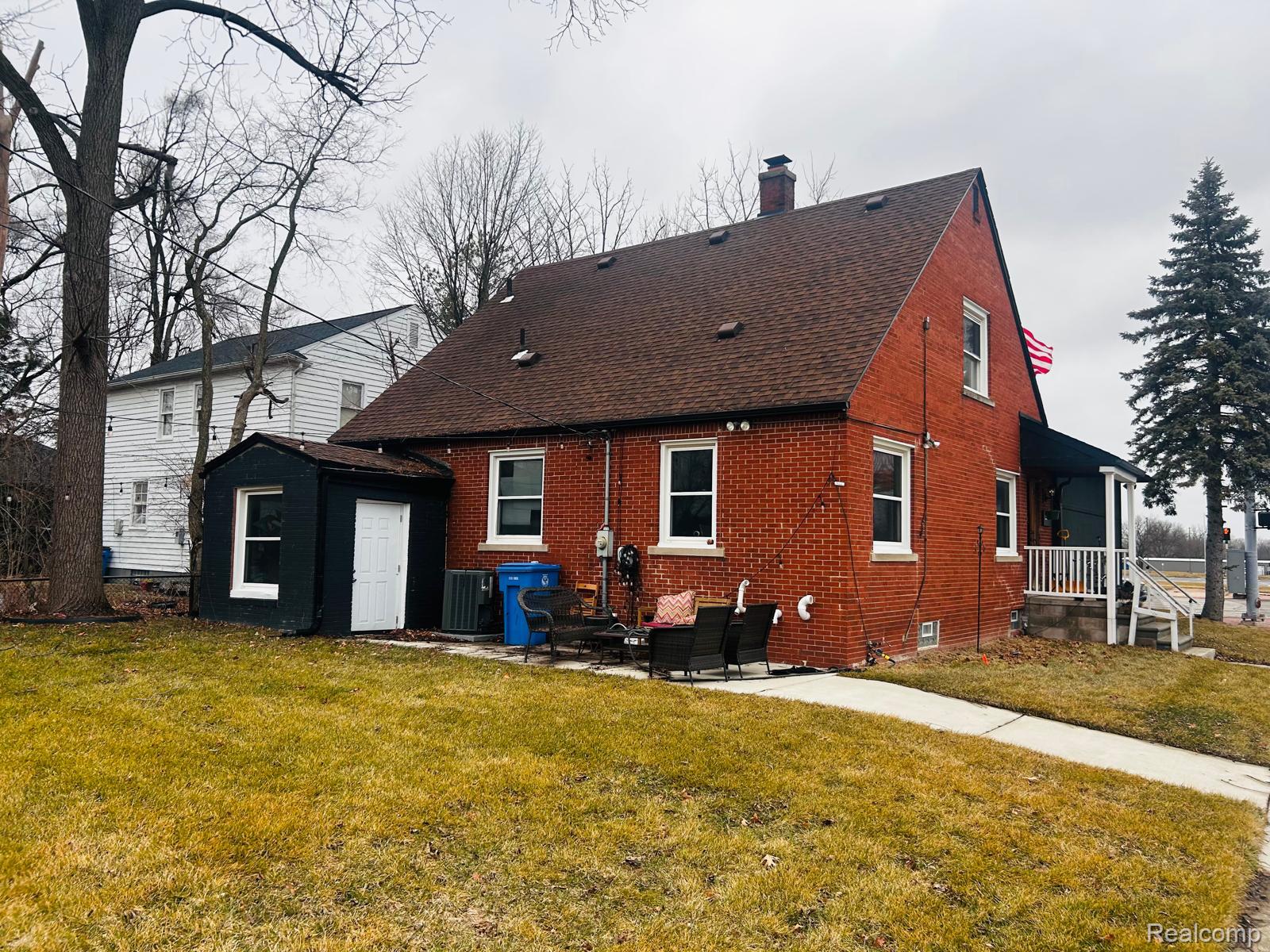 26101 W Warren Street