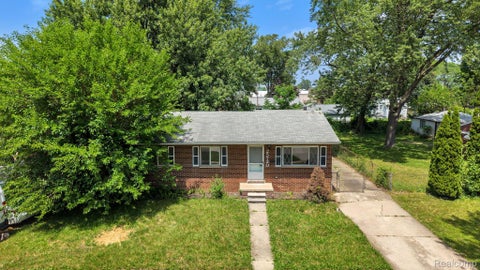 Photo of 25720 Norfolk Street, Dearborn Heights City, MI 48125 (MLS # 20261077813)