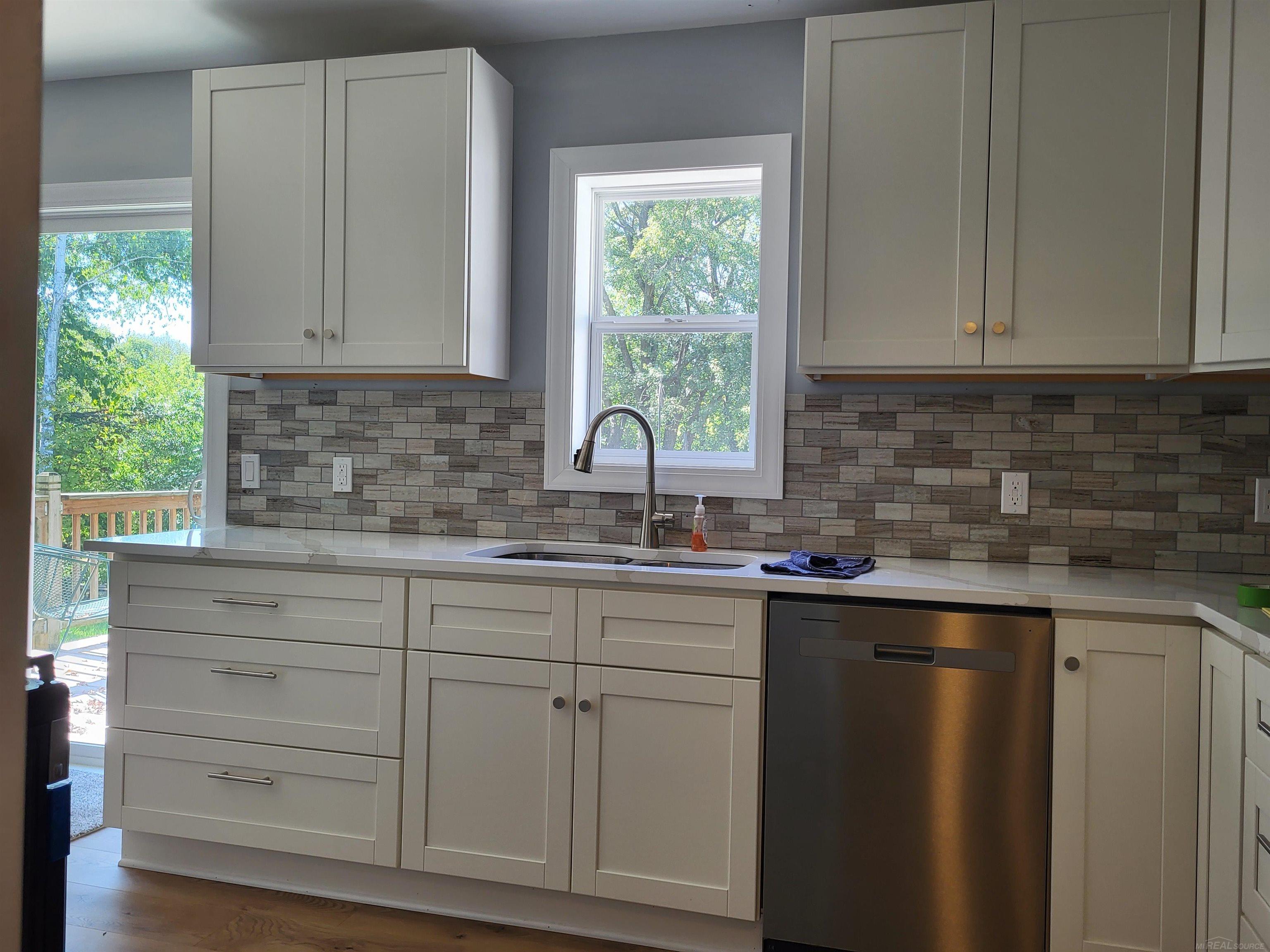 3843 Stuyvesant NE Avenue