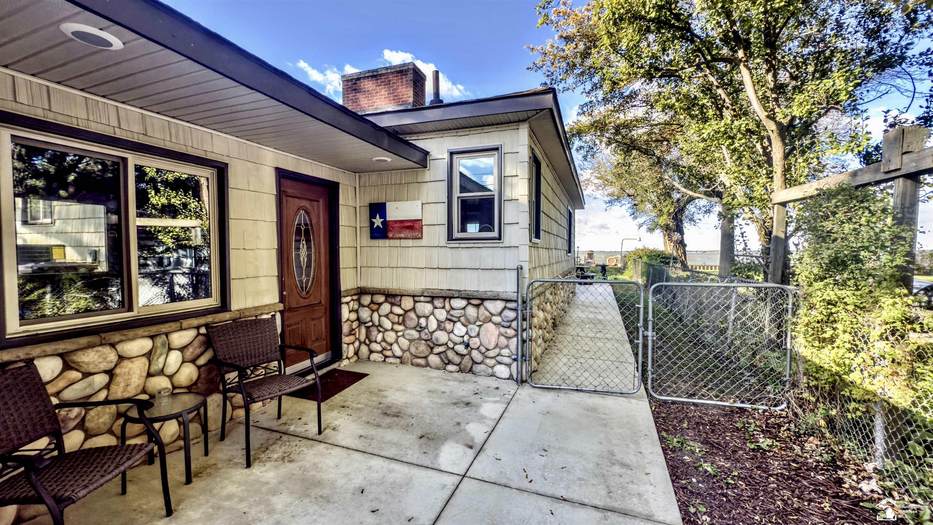 3515 Lakeshore Drive