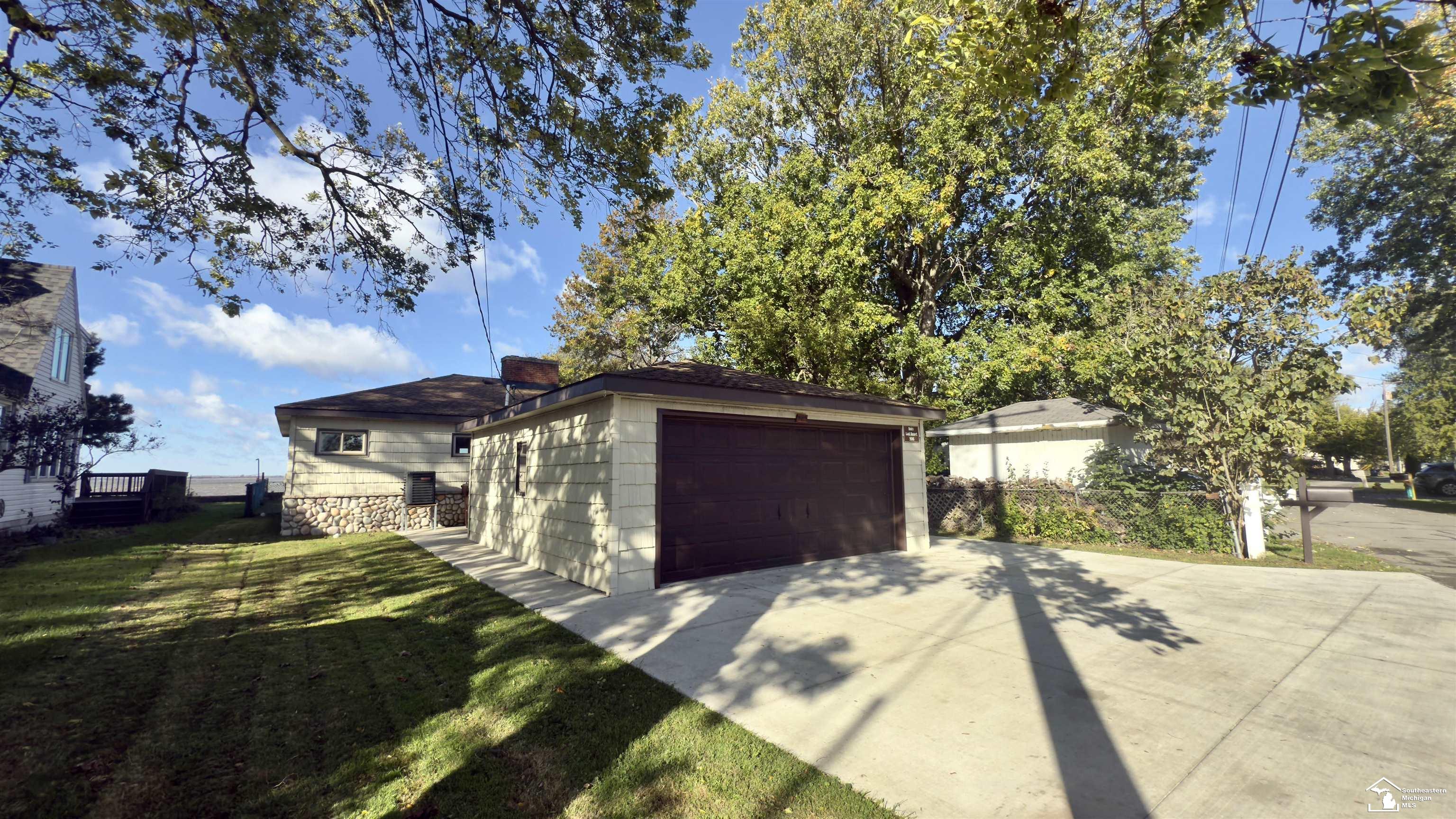 3515 Lakeshore Drive