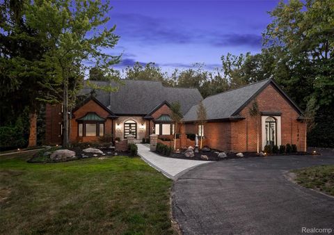 1347 N Carillon Court Bloomfield Hills City MI 48302