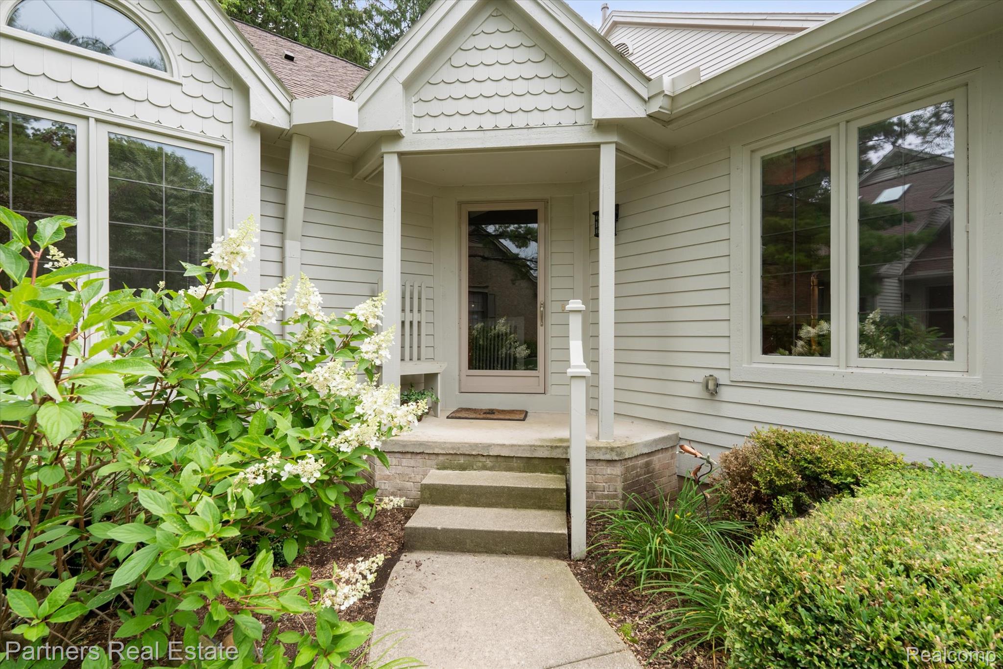 4445 Golf View Drive