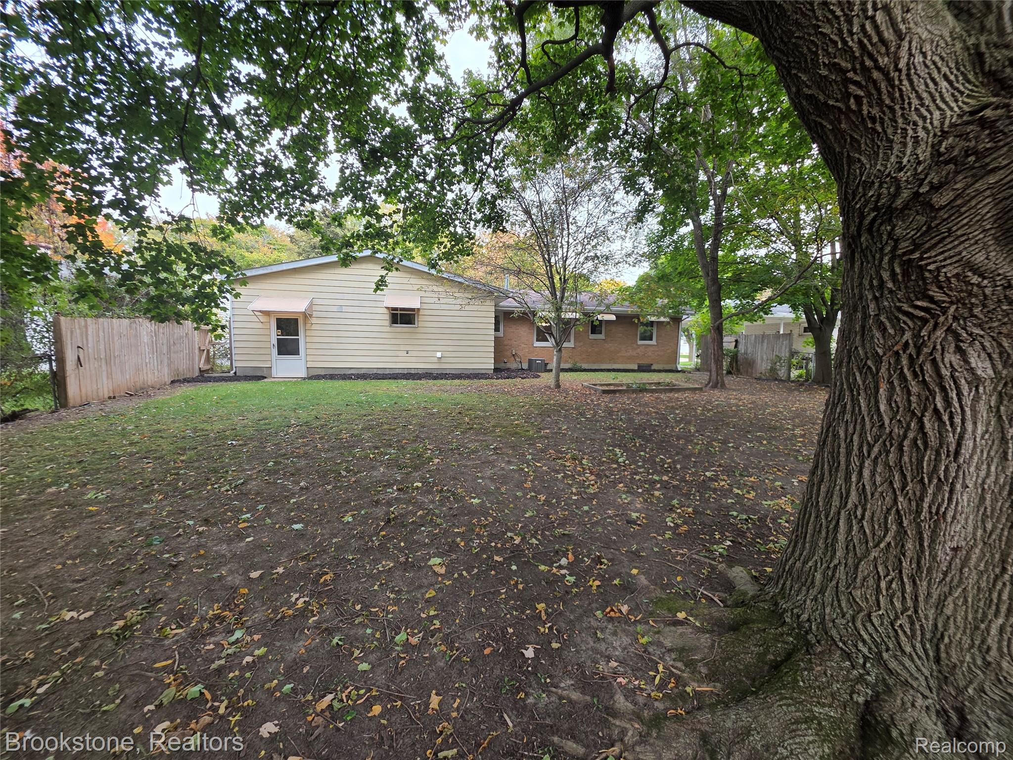 5467 Litchfield Drive
