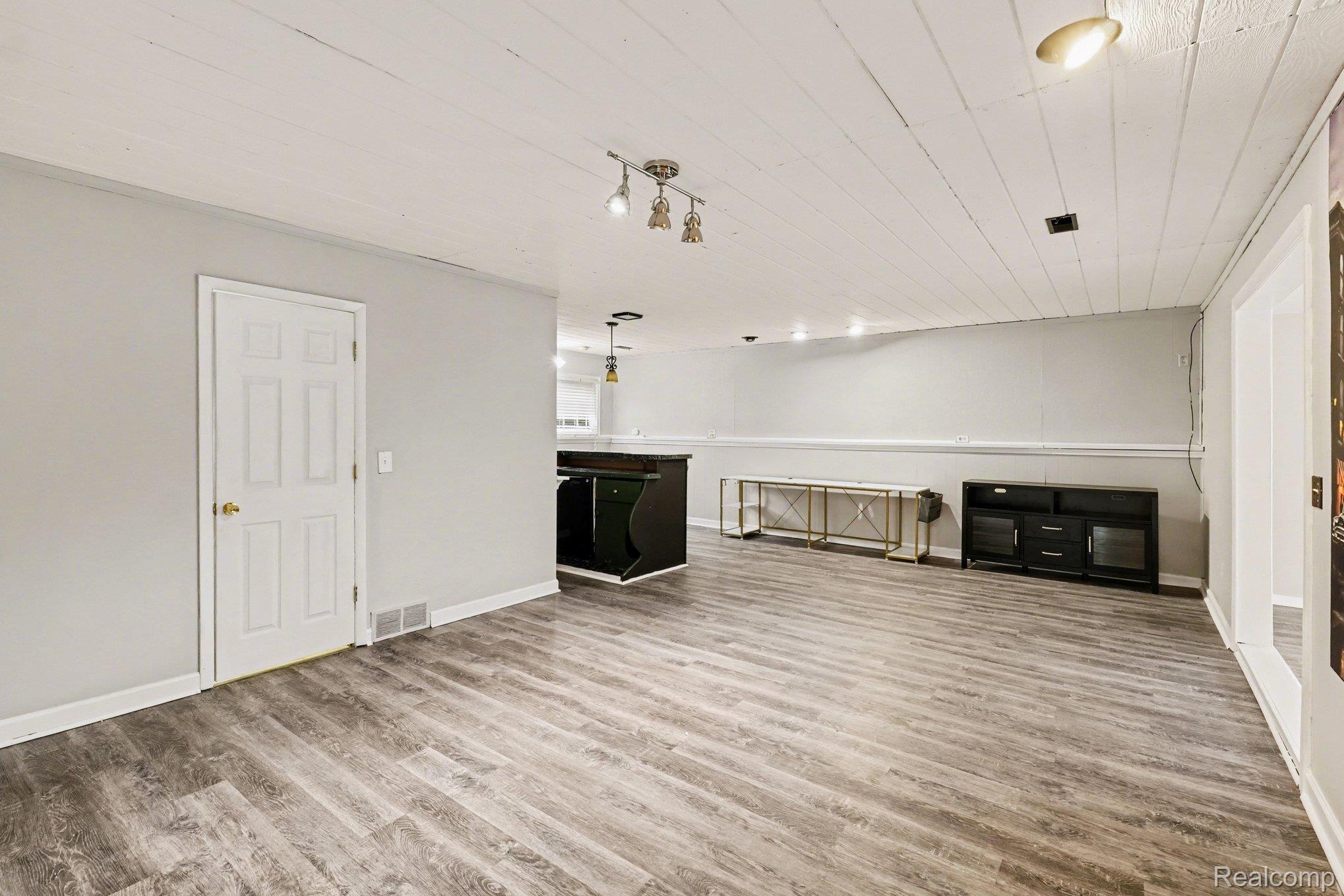1784 Byron Road