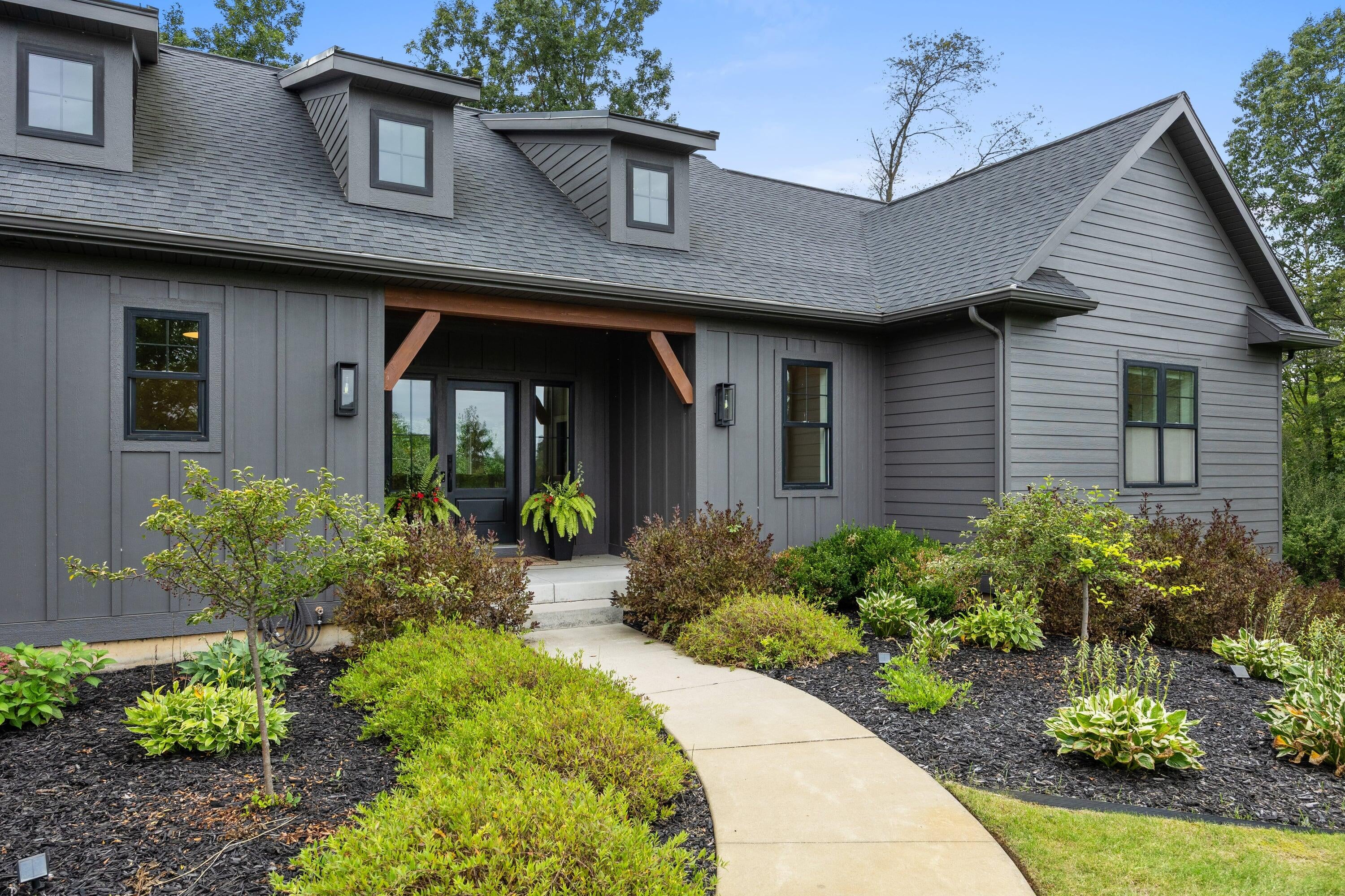 5007 Twin Creek Estates Drive NE
