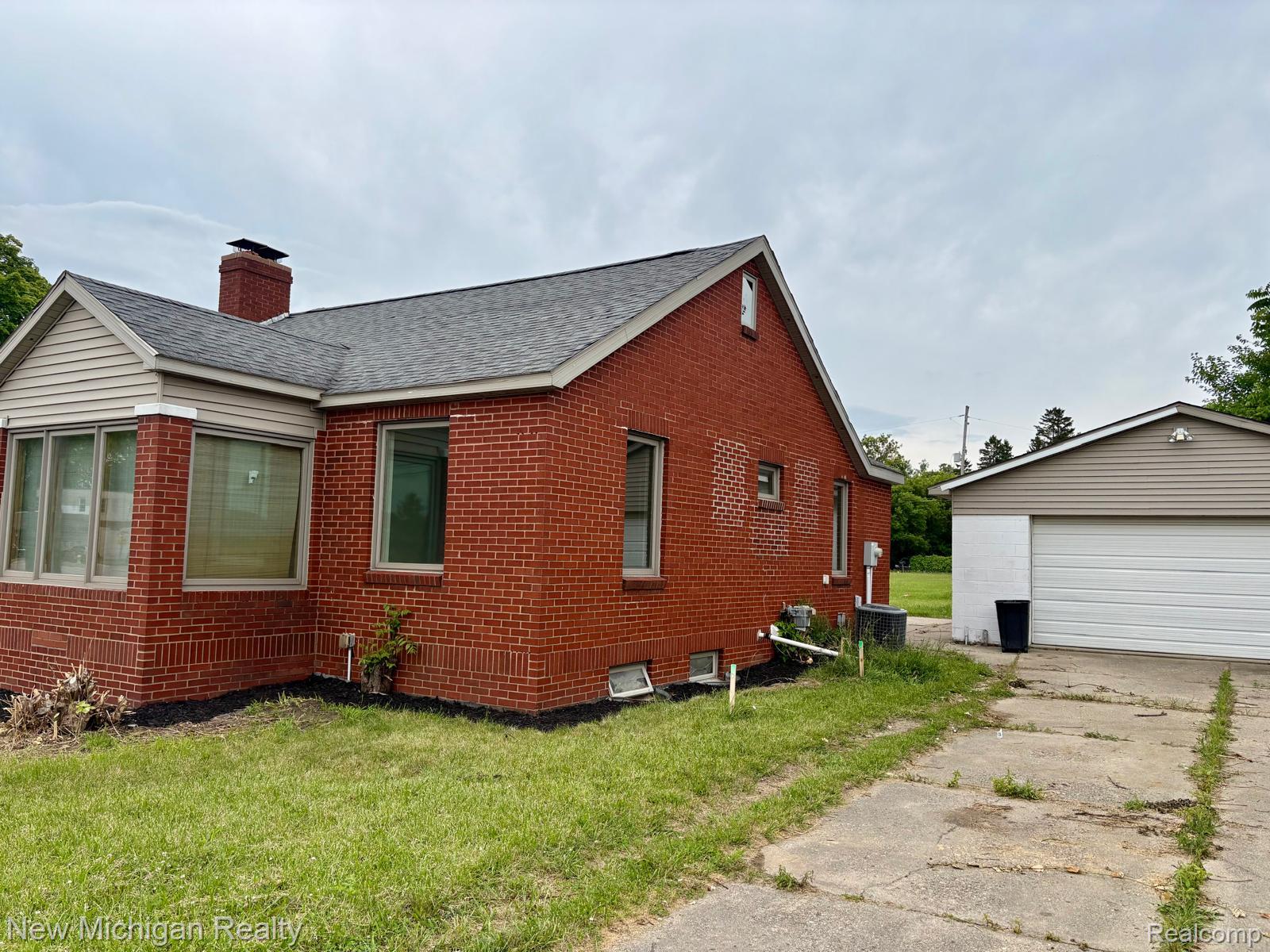 4469 S Saginaw Street