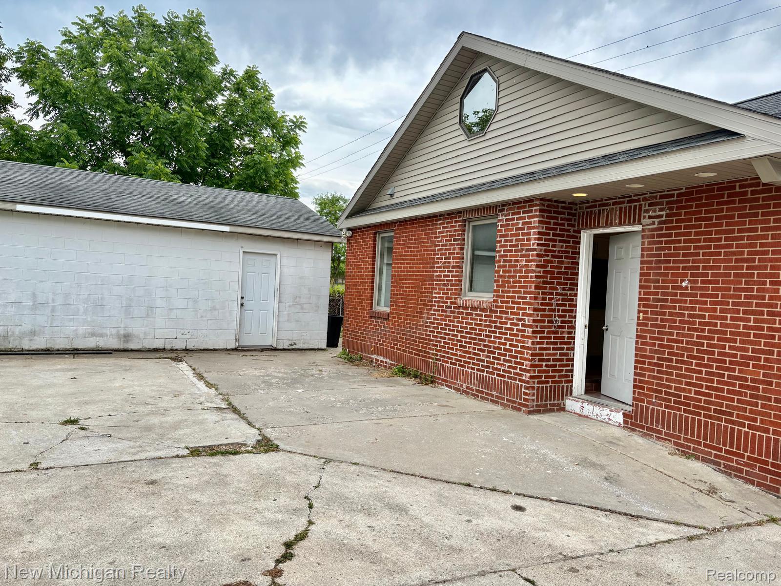 4469 S Saginaw Street