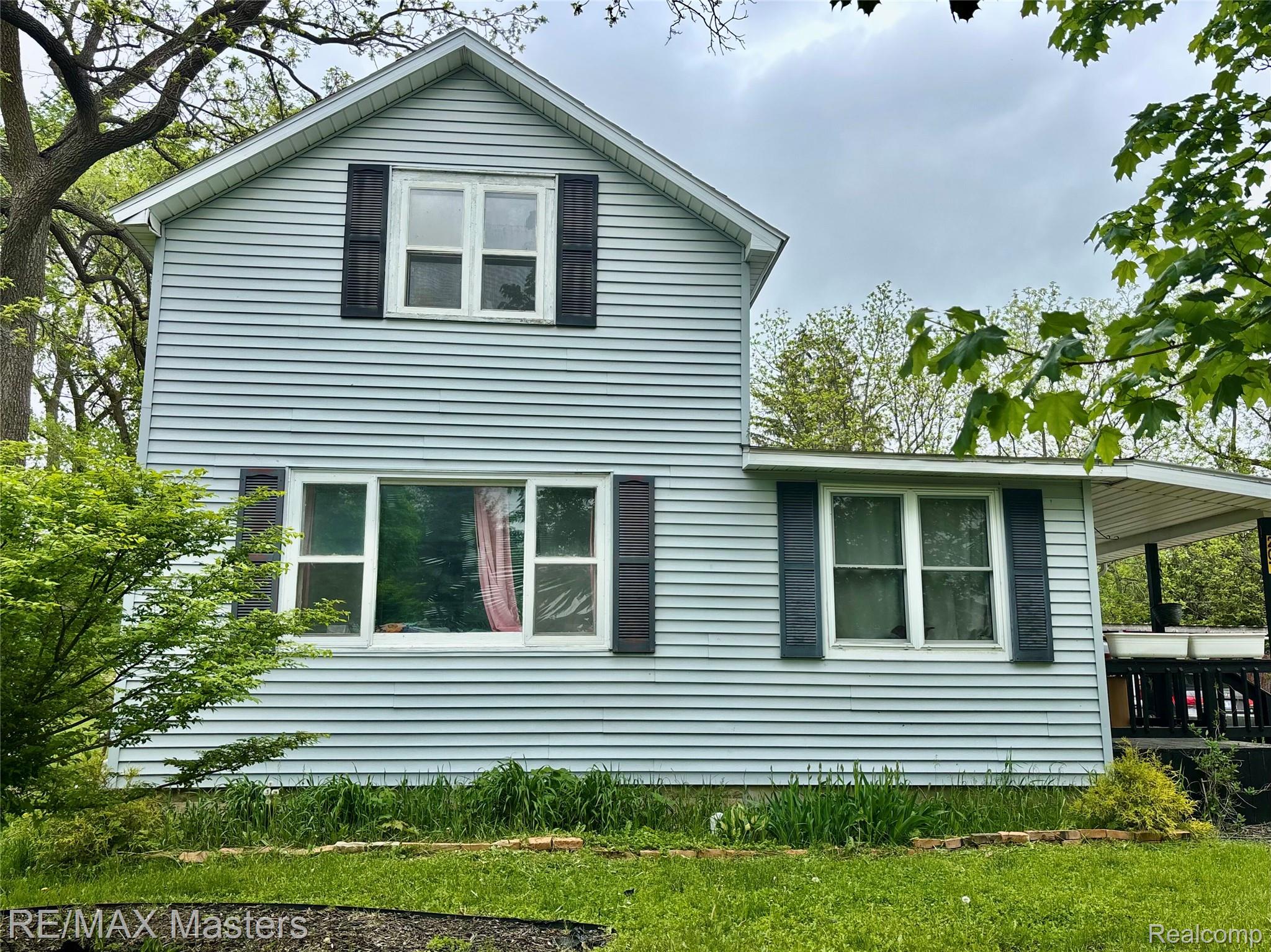 207 Court Street S
