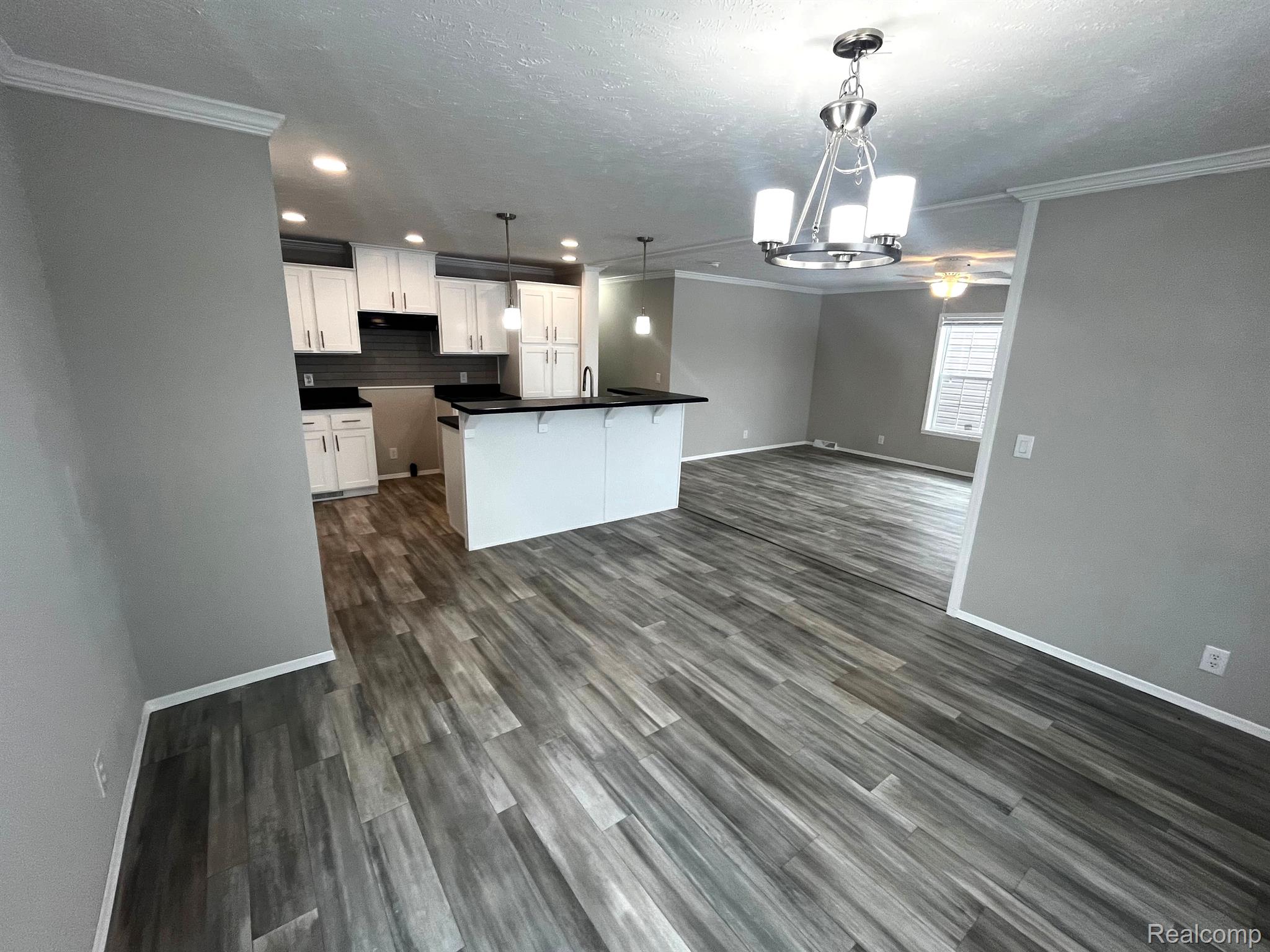 250 RIVIERA Drive