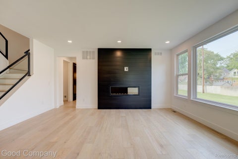 Tiny photo for 804 Irving Avenue, Royal Oak City, MI 48067 (MLS # 20261083017)