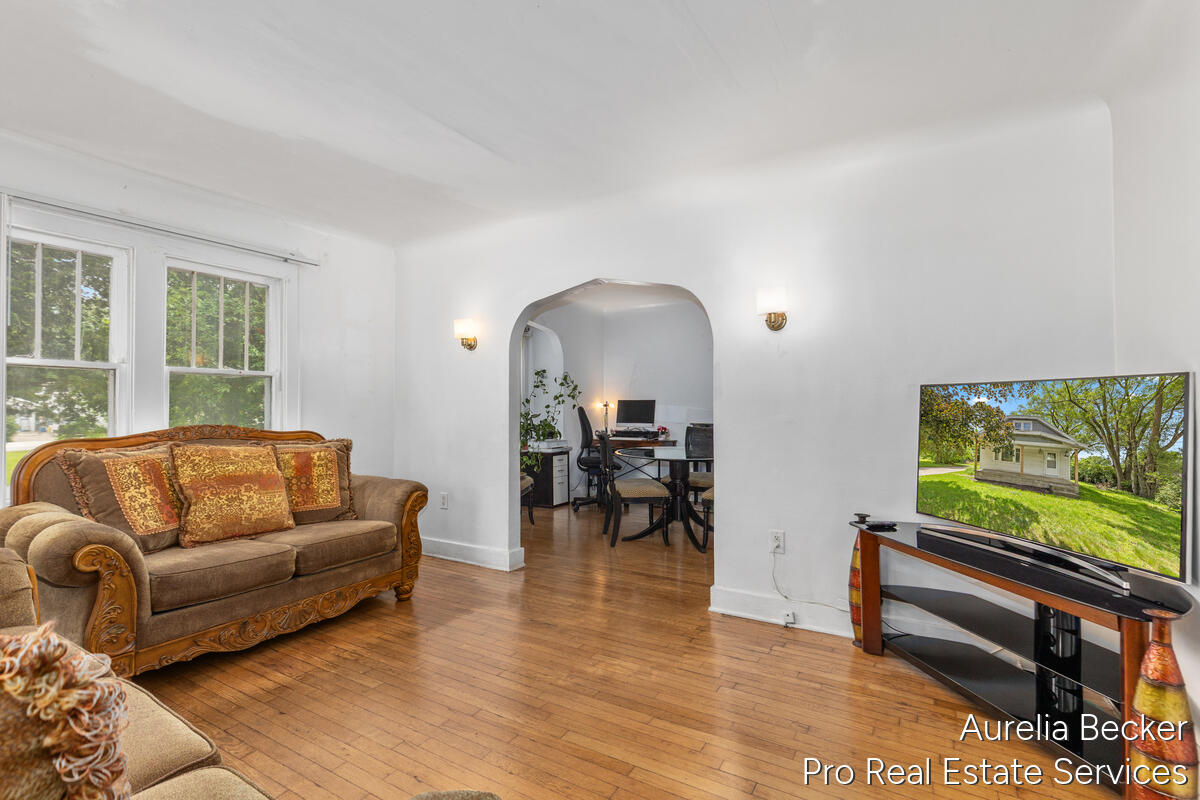 210 44th Street SE