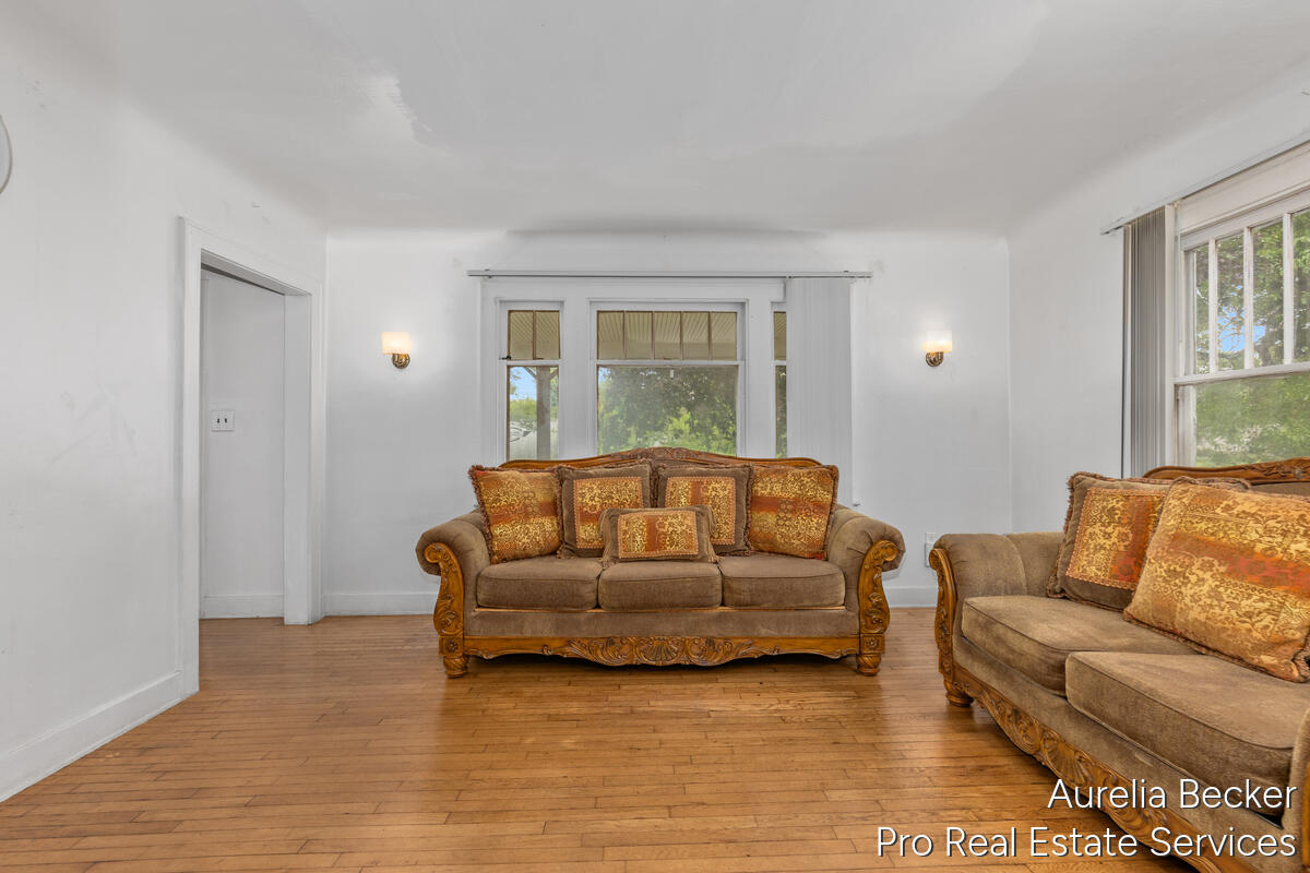 210 44th Street SE