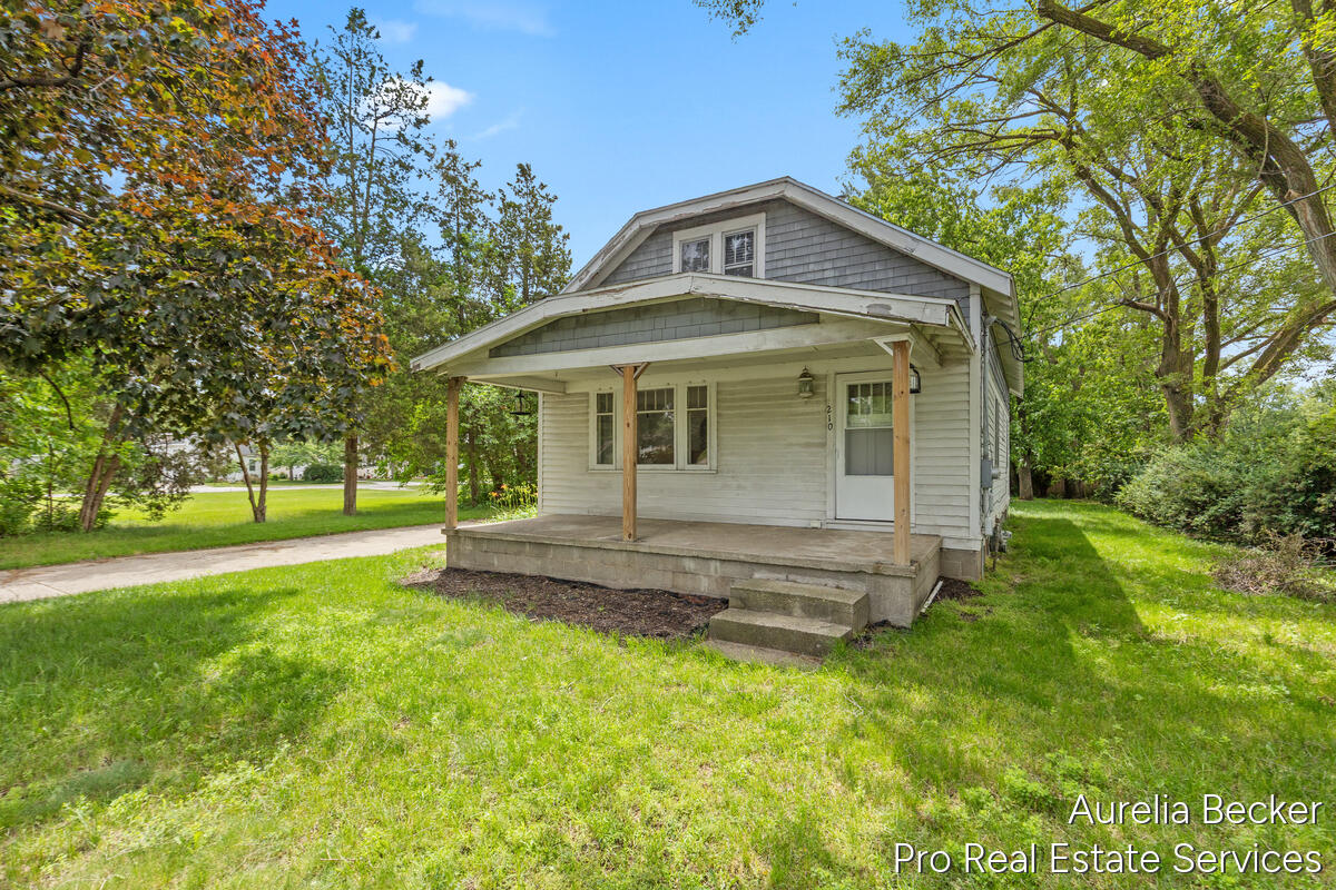 210 44th Street SE