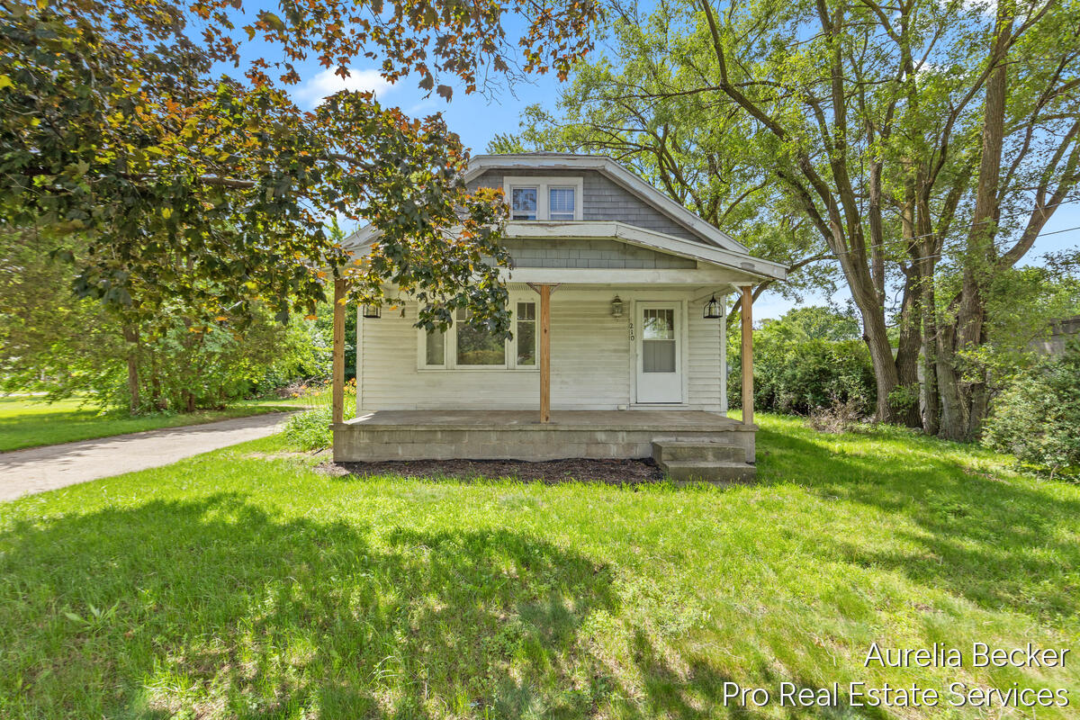 210 44th Street SE